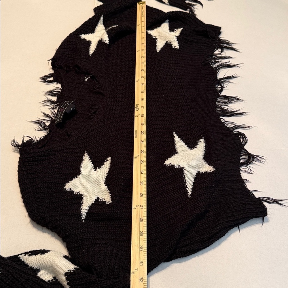 Polly & Esther Women's Frayed Distressed Cropped Black/White Stars Size Medium - Picture 7 of 10